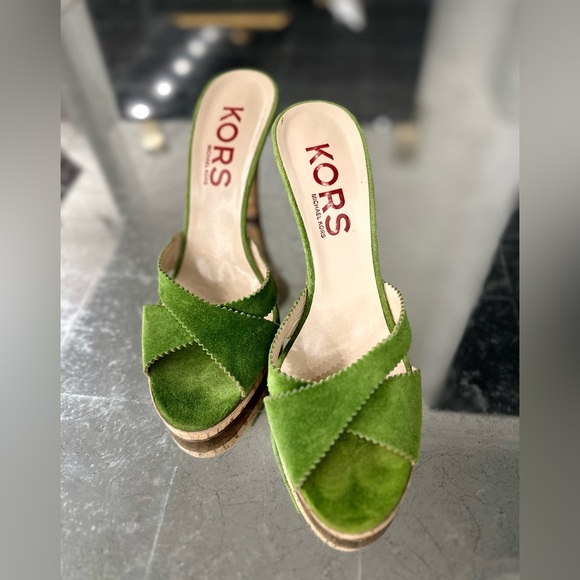 KORS Michael Kors Green🍏Suede open toe sandals - Picture 3 of 7